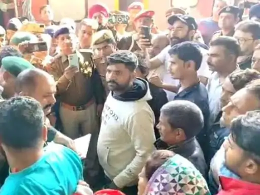 बरेली: ऑपरेशन के 20 घंटे बाद फौजी को होश आया; TTE ने ट्रेन से धक्का दिया था एक पैर कटा दूसरा फ्रैक्चर